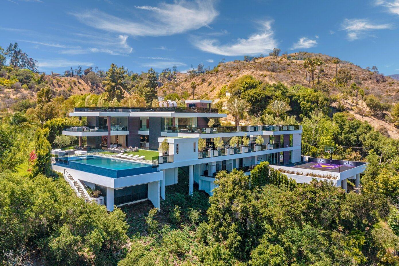 An Ultra-Modern Luxury Hillside Home with Spectacular Views of Los Angeles, California by Whipple Russell Architects (46)