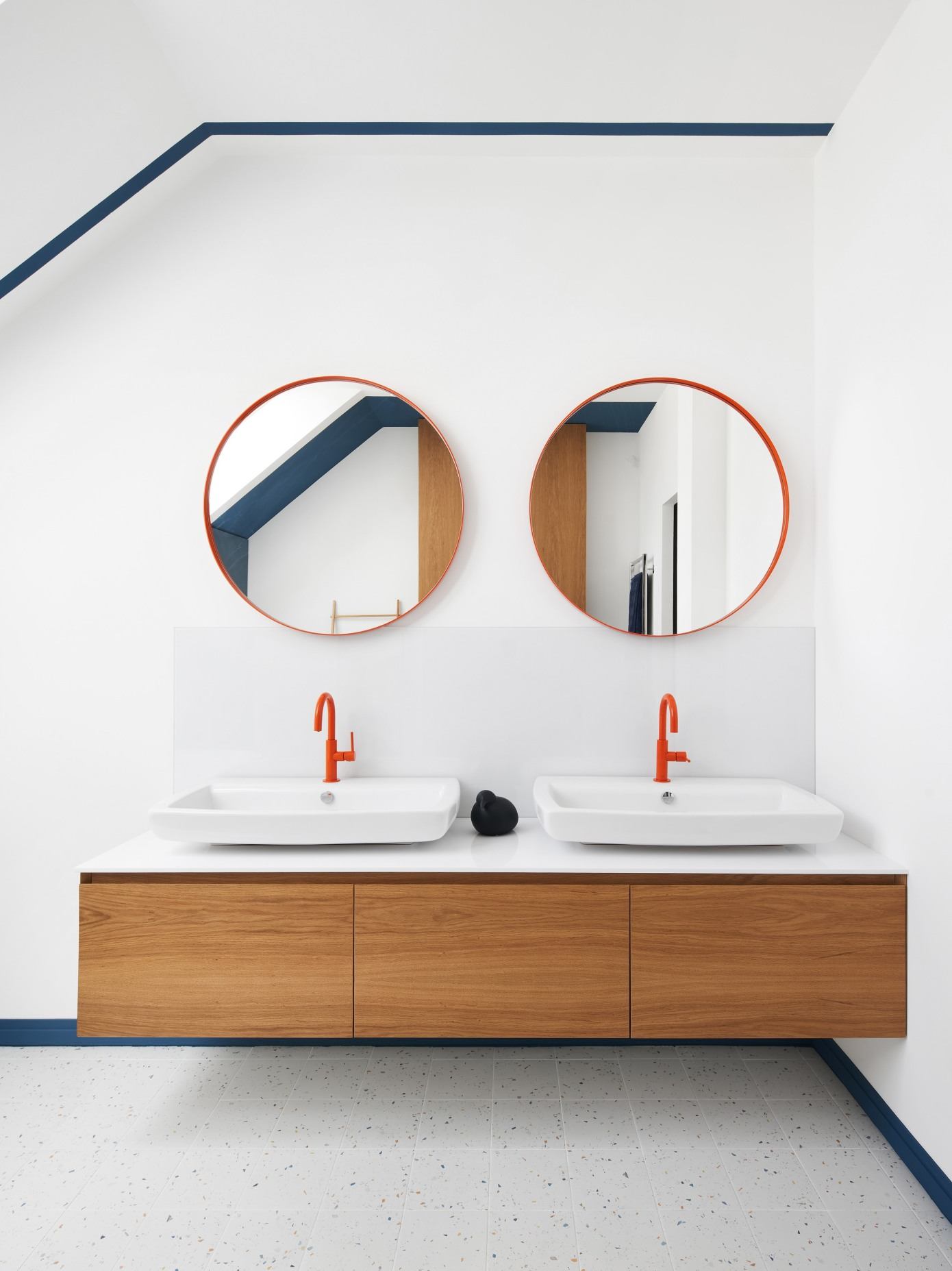 An Unusual Contemporary Home for a Young Family in Kaliningrad, Russia by Tatiana Voevodina (24)