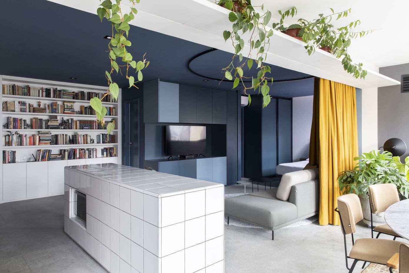 An Urban Contemporary Home with an Industrial Twist in São Paulo, Brazil by Metamoorfose Studio (10)