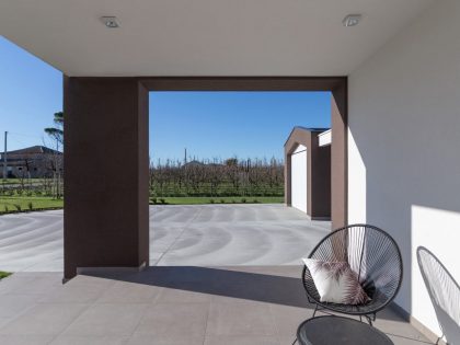 Casa BL, a Wonderful Contemporary Home in Cesena, Italy by Lorenzo Tappi (13)