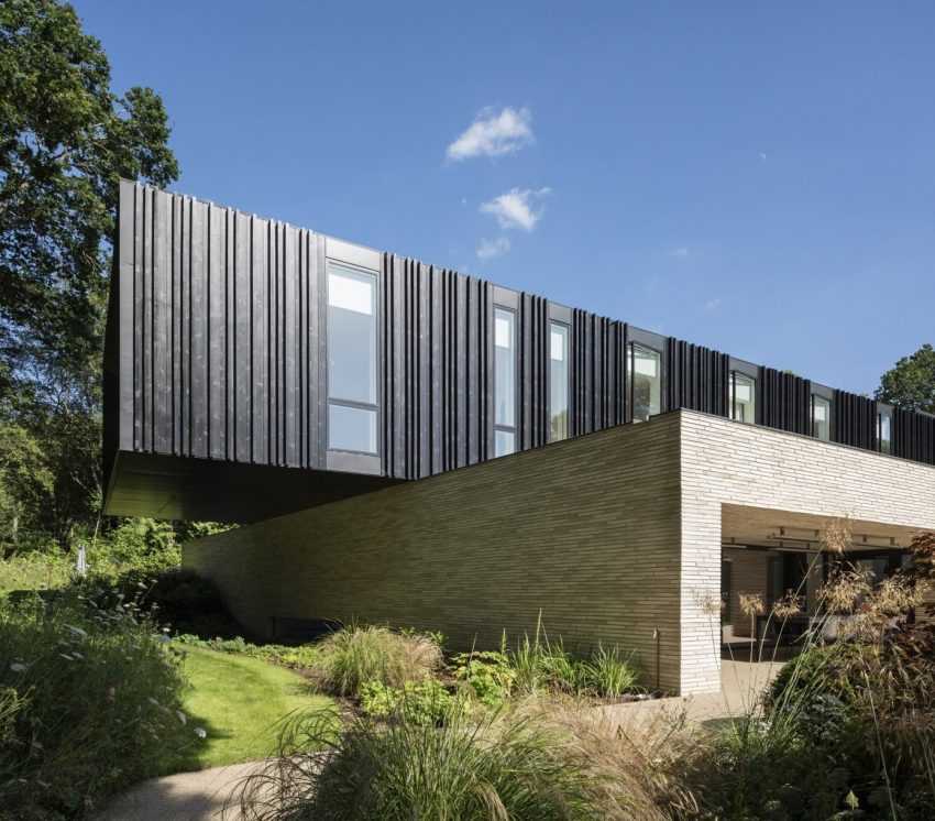Claywood House, a Stunning and Elegant Modern Home in Hampshire by Ayre Chamberlain Gaunt (1)