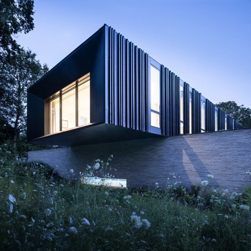 Claywood House, a Stunning and Elegant Modern Home in Hampshire by Ayre Chamberlain Gaunt (15)