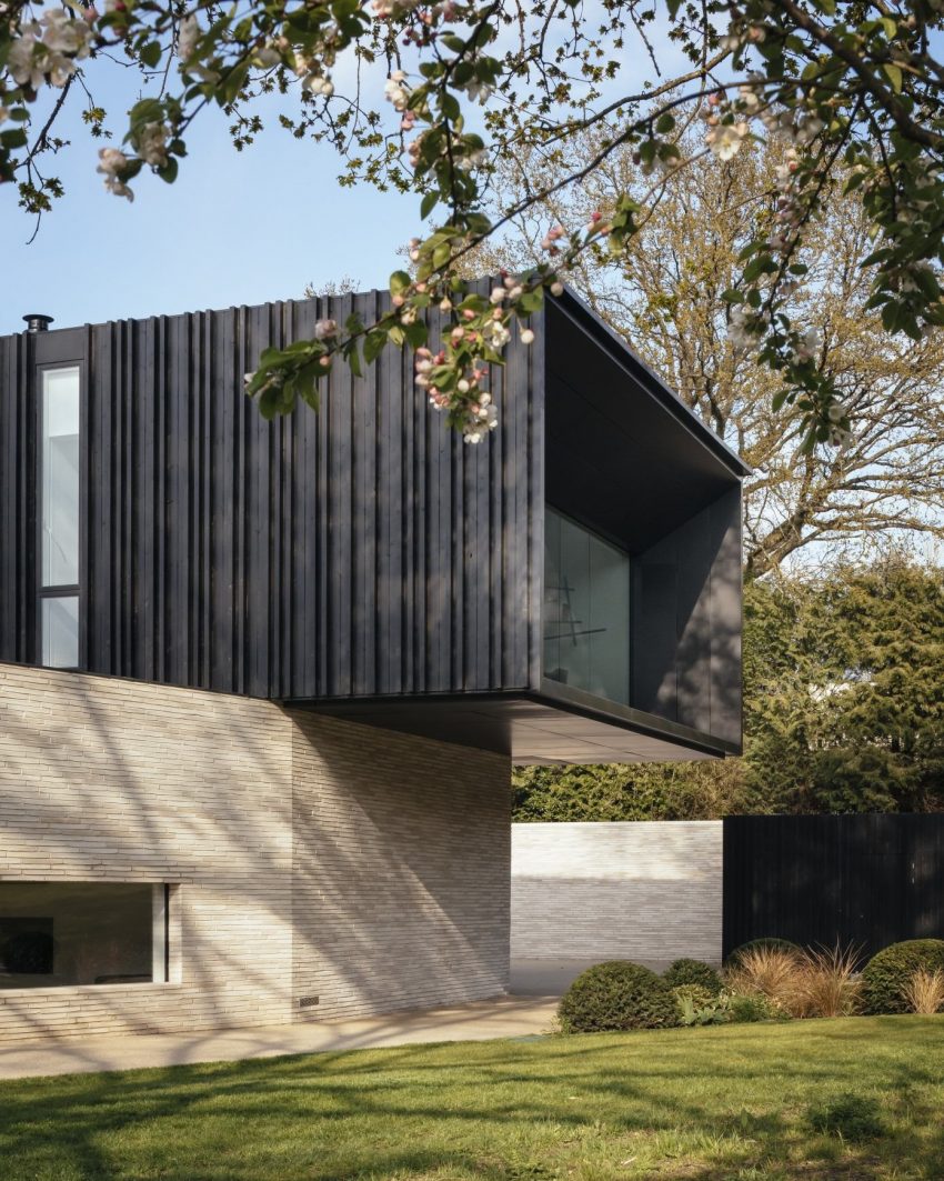 Claywood House, a Stunning and Elegant Modern Home in Hampshire by Ayre Chamberlain Gaunt (8)