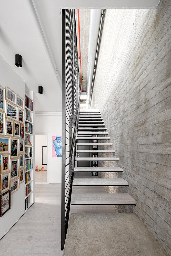 Erez Shani Architecture Designs a Striking Industrial Apartment in Tel Aviv (15)