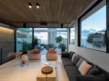 Erez Shani Architecture Designs a Striking Industrial Apartment in Tel Aviv (18)