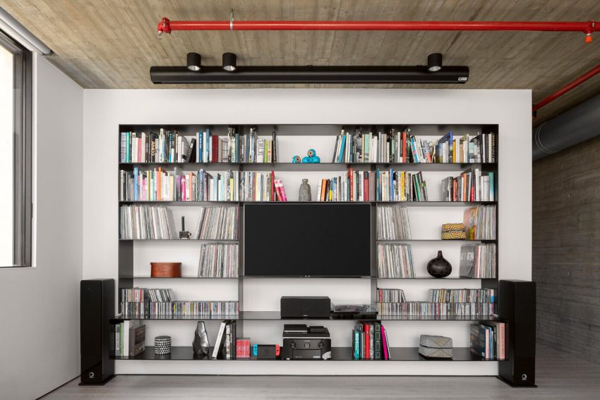 Erez Shani Architecture Designs a Striking Industrial Apartment in Tel Aviv (2)