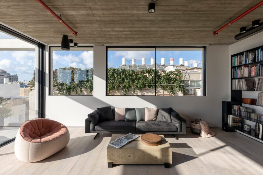 Erez Shani Architecture Designs a Striking Industrial Apartment in Tel Aviv (3)