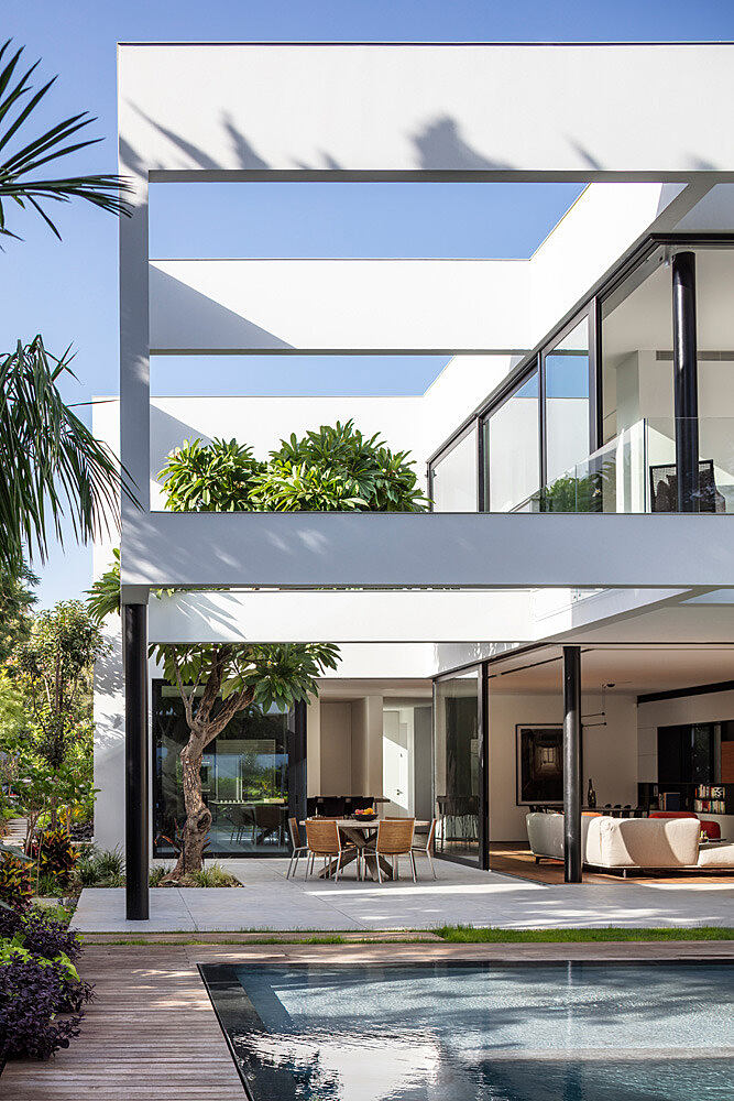 Erez Shani Architecture Designs an Elegant Contemporary Home in Kfar Shmaryahu, Israel (15)