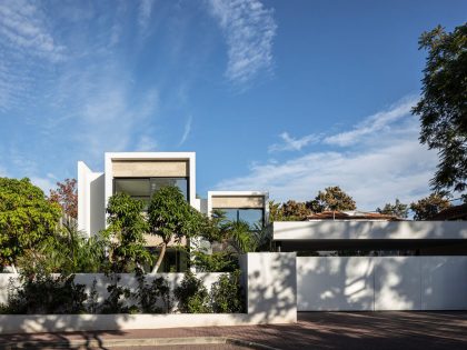 Erez Shani Architecture Designs an Elegant Contemporary Home in Kfar Shmaryahu, Israel (21)