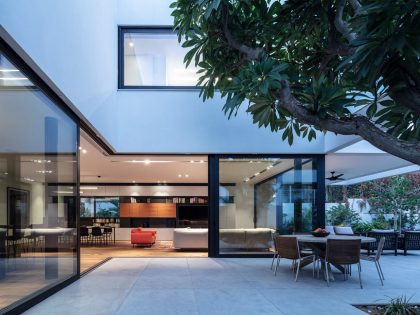 Erez Shani Architecture Designs an Elegant Contemporary Home in Kfar Shmaryahu, Israel (22)