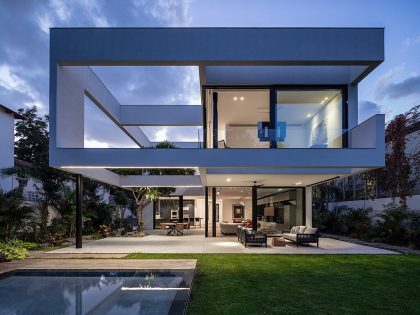 Erez Shani Architecture Designs an Elegant Contemporary Home in Kfar Shmaryahu, Israel (23)