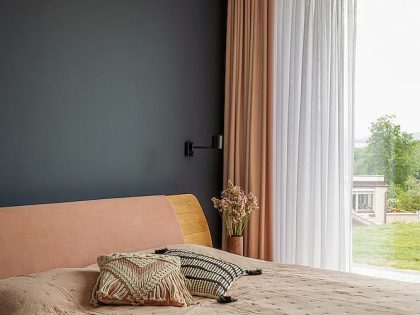 Marmur Studio Designs an Elegant Contemporary Home in Walbrzych, Poland (13)