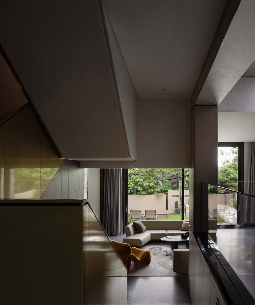 Villa Near Dahao Lake, a Luxurious Modern House in China by Foshan Topway Design (3)