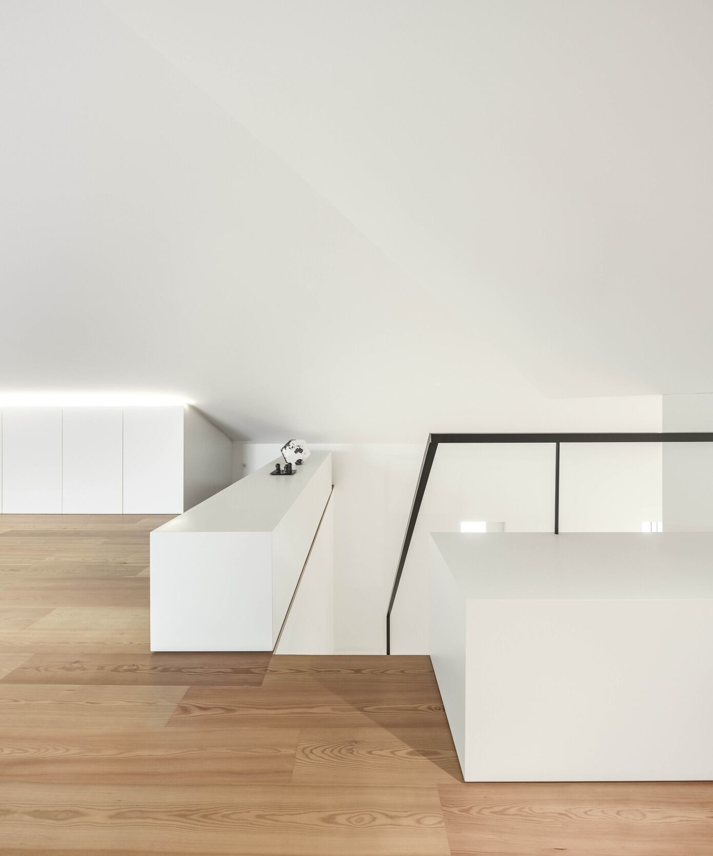 Visioarq Arquitectos Design a Luminous Contemporary Home in Coimbra, Portugal (10)