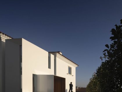 Visioarq Arquitectos Design a Luminous Contemporary Home in Coimbra, Portugal (20)