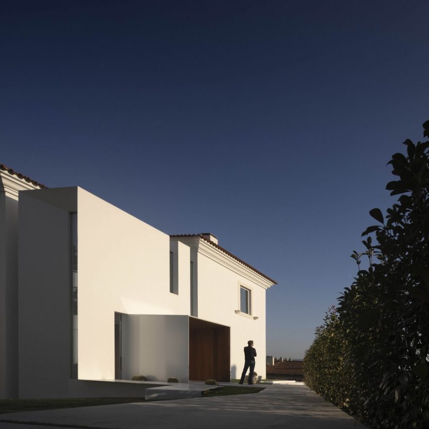 Visioarq Arquitectos Design a Luminous Contemporary Home in Coimbra, Portugal (20)