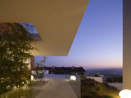 Visioarq Arquitectos Design a Luminous Contemporary Home in Coimbra, Portugal (22)