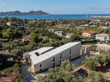 Wedge House, a Dynamic Contemporary Home in Pilos, Greece by Urban Soul Project (13)