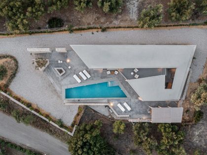 Wedge House, a Dynamic Contemporary Home in Pilos, Greece by Urban Soul Project (14)